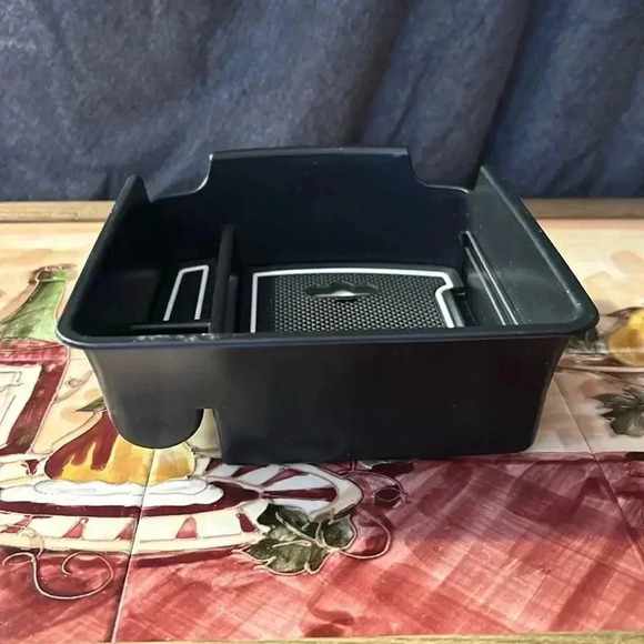 Center console tray - Picture 3 of 4